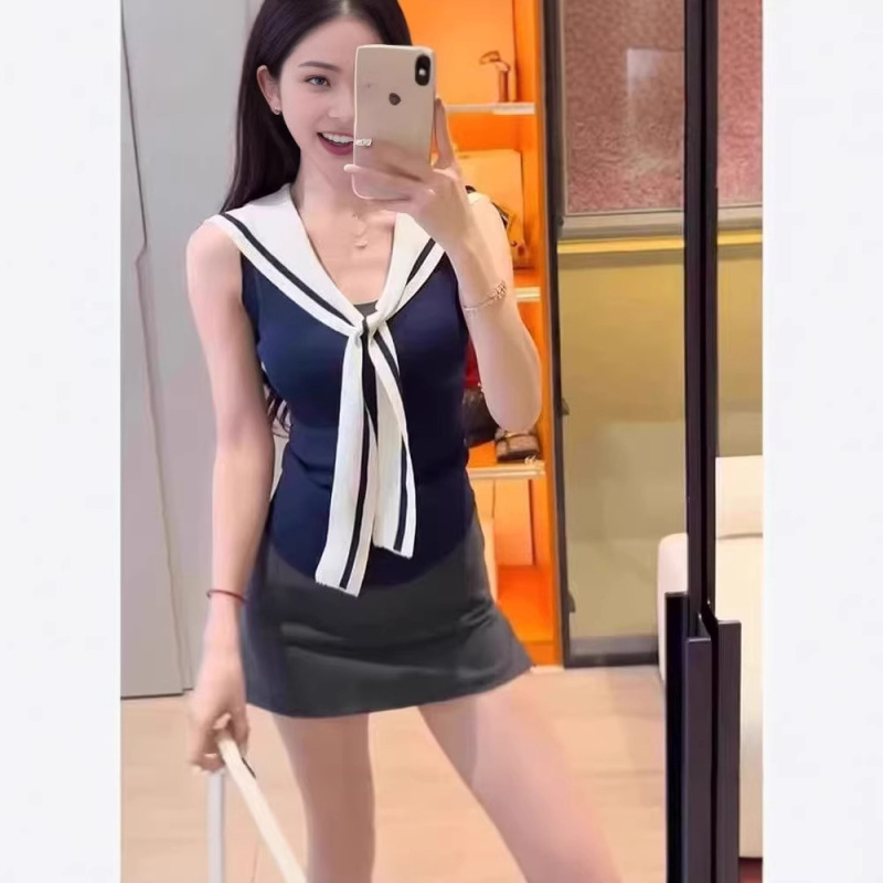 Korean-Style Niche Design Faux Shawl Knitted Vest for Women, Pure and Alluring Style, Slim Fit, Slimming Effect, Navy Collar Top