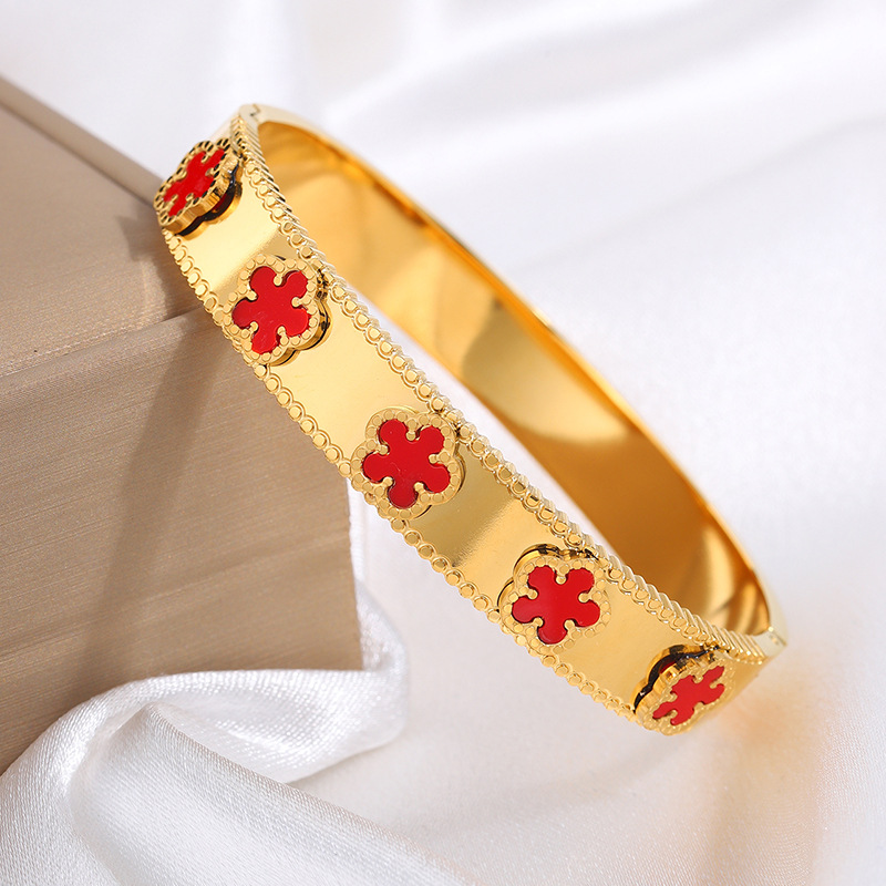 Brazalete de acero de titanio de moda europea y americana pulsera de flores para niñas de alto nivel transfronterizo 18k oro pequeño brazalete de cártamo