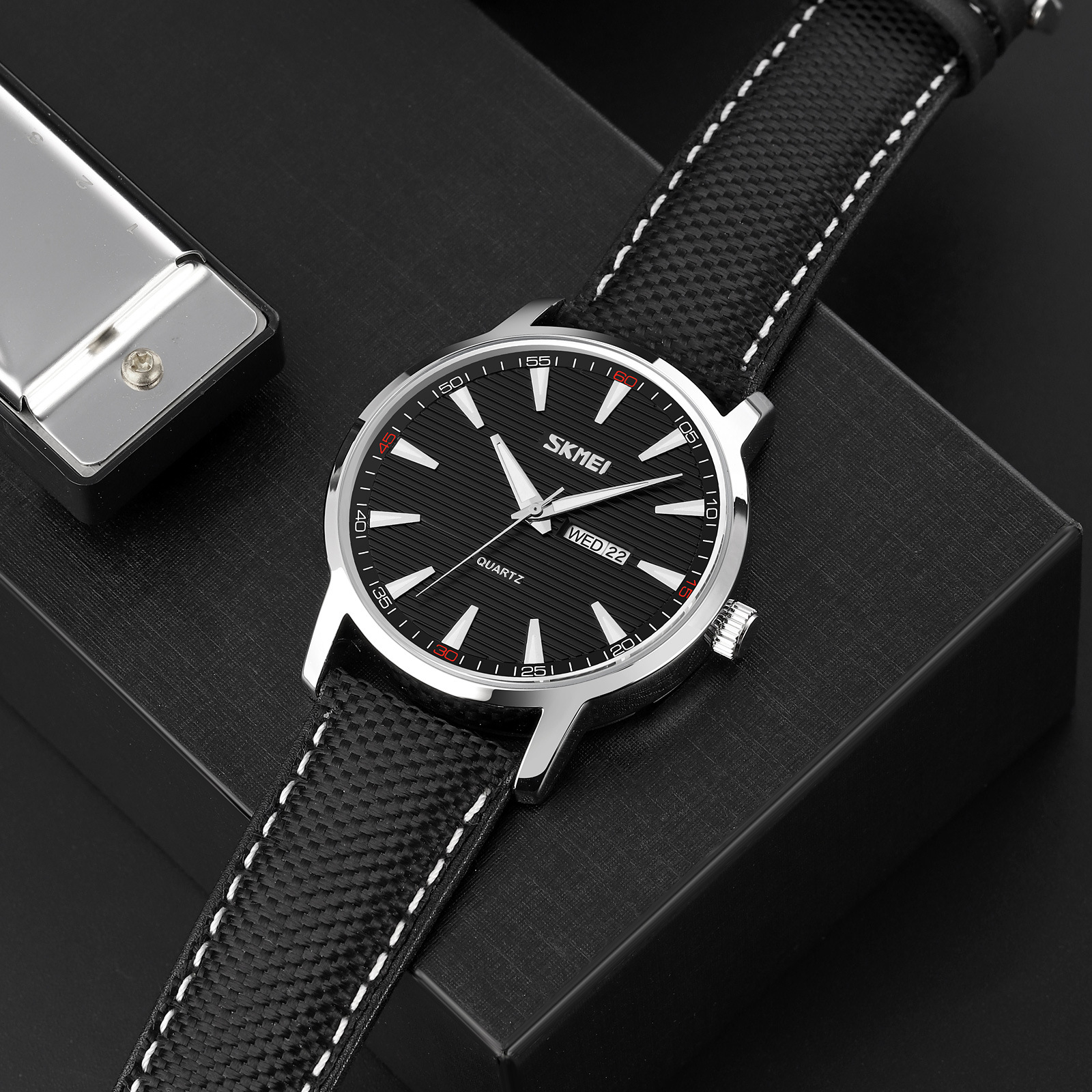 Momento de moda deportivo masculino doble calendario mostrando reloj de cuarzo nocturno impermeable transfronterizo exclusivo para el fabricante de origen