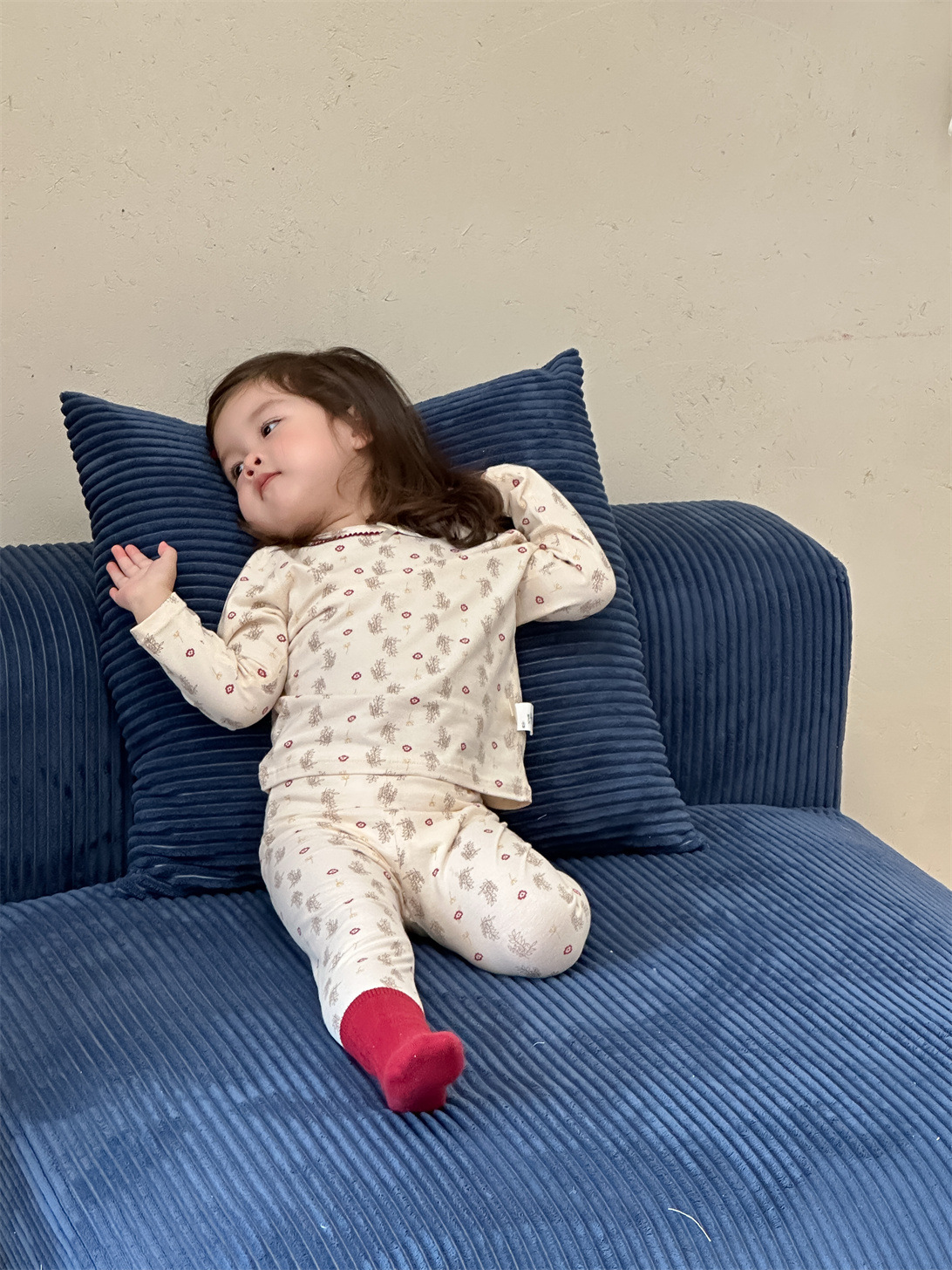 Pijamas infantiles de otoño conjunto de casa 2025 ropa de otoño ropa infantil coreana pijamas niñas ropa de hogar dos piezas