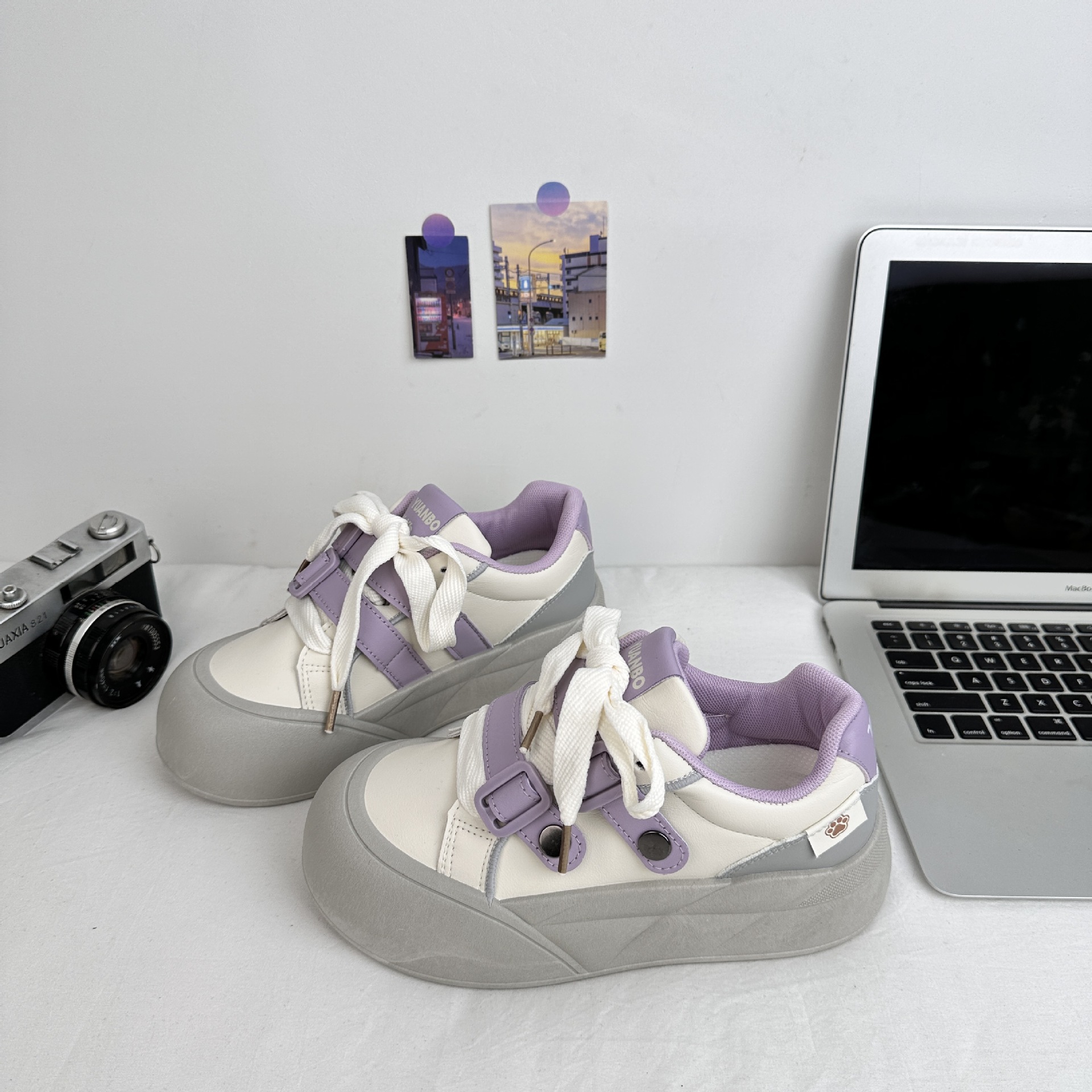 Yuanbo estudiante zapatos de pan de suela gruesa de corte bajo zapatos casuales de todo fósforo para mujer 2025 primavera nuevo estilo coreano zapatos blancos multicolor