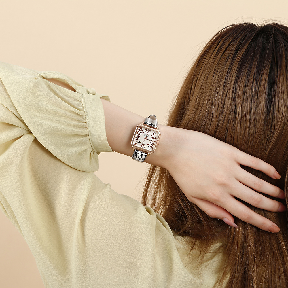 2024 Celebrità di Internet live streaming nuova cintura minimalista quadrante quadrato al quarzo scala digitale del tempo_voghion.com