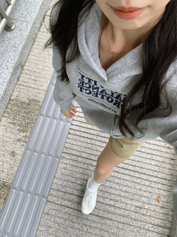 灰色短款连帽内搭卫衣女2025新款小个子带帽衫修身上衣秋季穿搭薄|undefined
