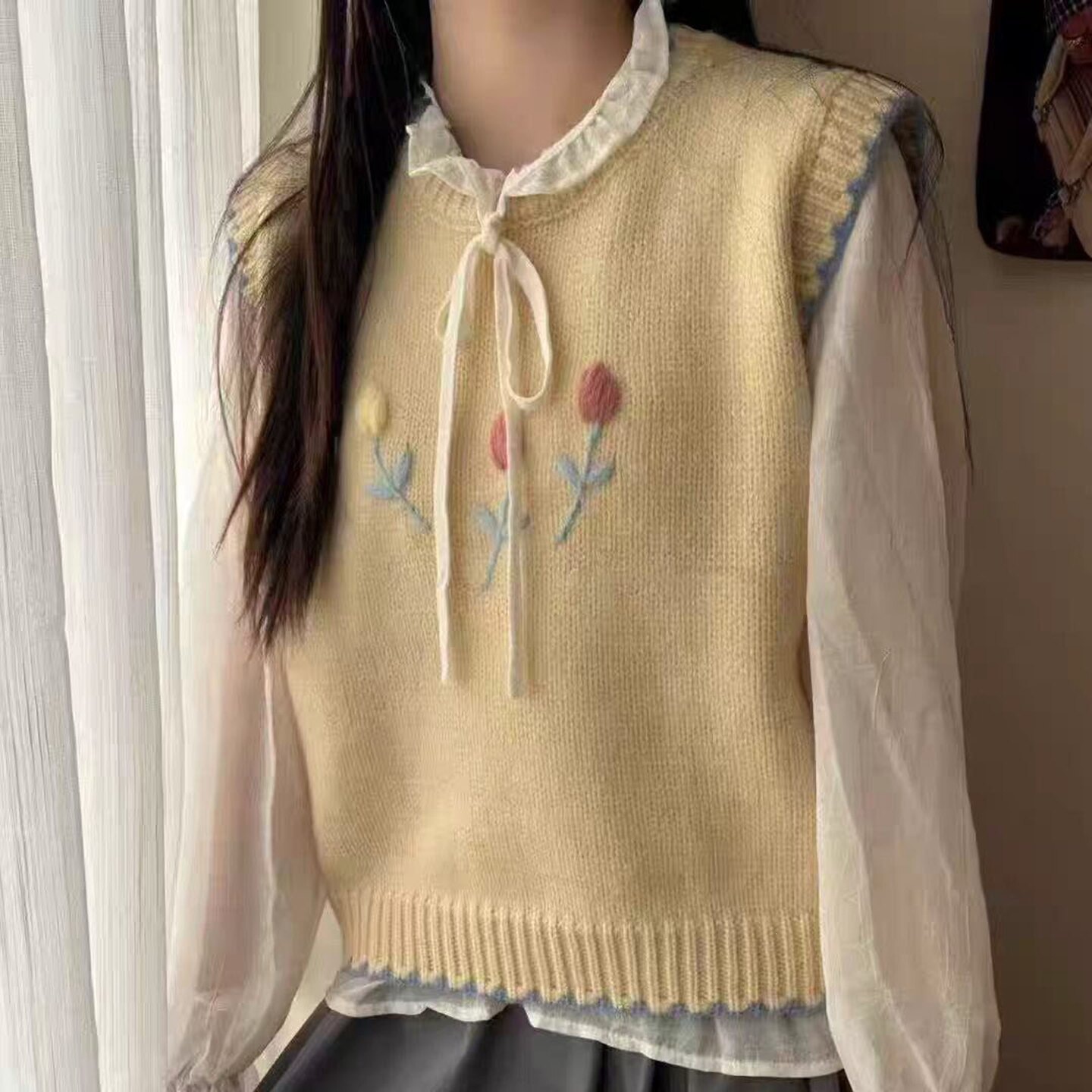 New autumn/winter style loose and relaxed embroidered knitted vest for women, soft and sleeveless sweater, layered vest, shoulder bag