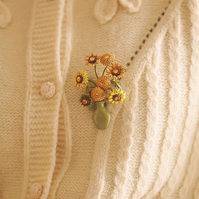 A Van Gogh Sunflower Oil Painting Style Forest Plant Brooch as a Gift Niche Design High-End Female Corsage Brooch