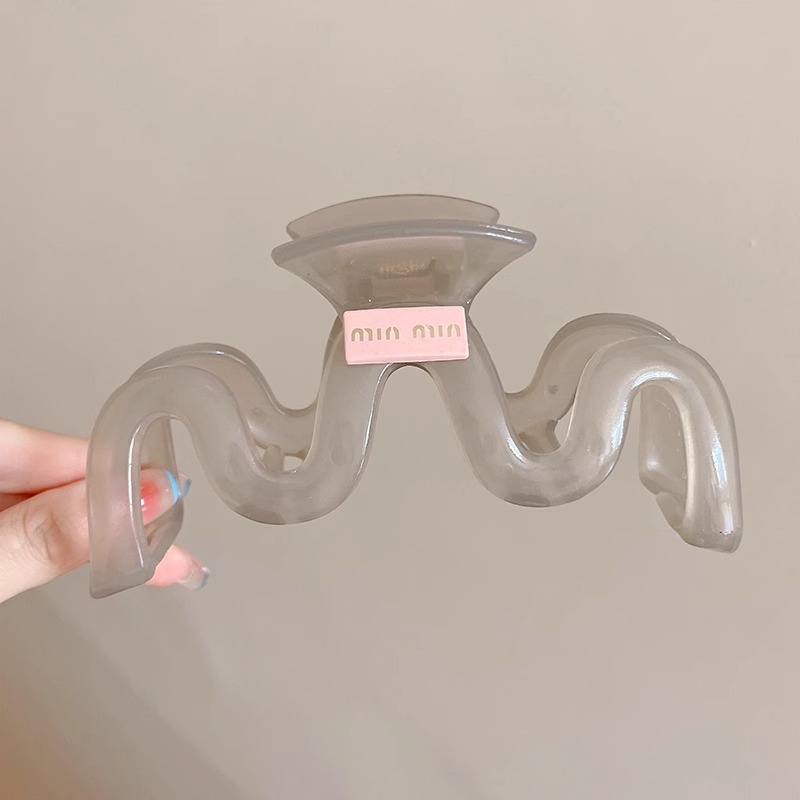 Zhao Lusi mismo estilo de clip de agarre de lazo femenino 2025 nuevo clip de tiburón grande de alta gama en la parte posterior de la cabeza horquilla