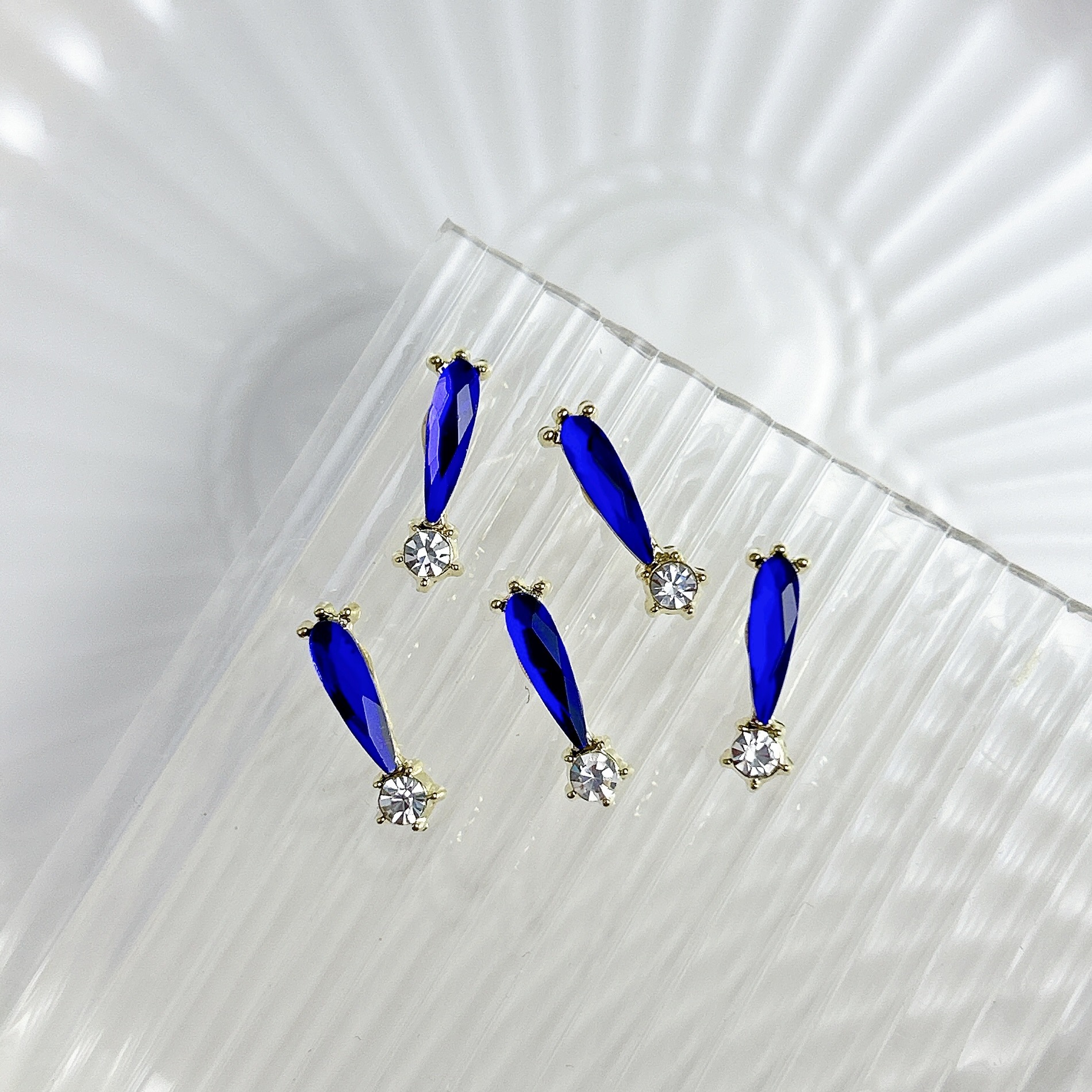 Nueva aleación china joyas de manicura taladro explosión grasa flash Fang amor gota de agua XiFeiYuan la misma armadura de la corte con taladro
