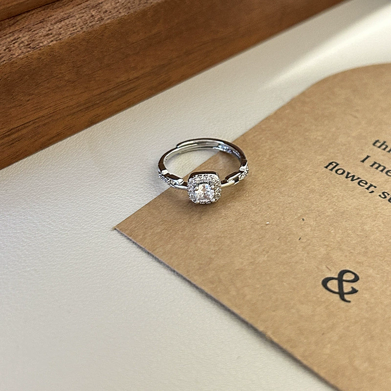 Ring Universal zirconium, diamond-encrusted, light-luxury style