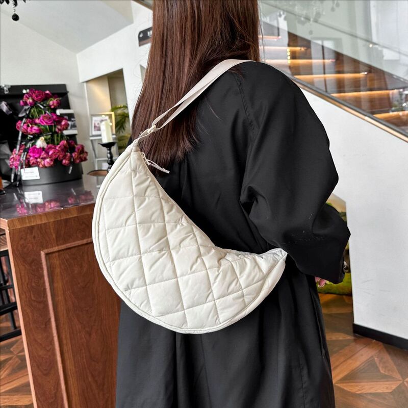 2025 Autumn New Trendy Fashion Niche Diamond Pattern Single Shoulder Crossbody Dumpling Bag High-End Large Capacity Women's Bag