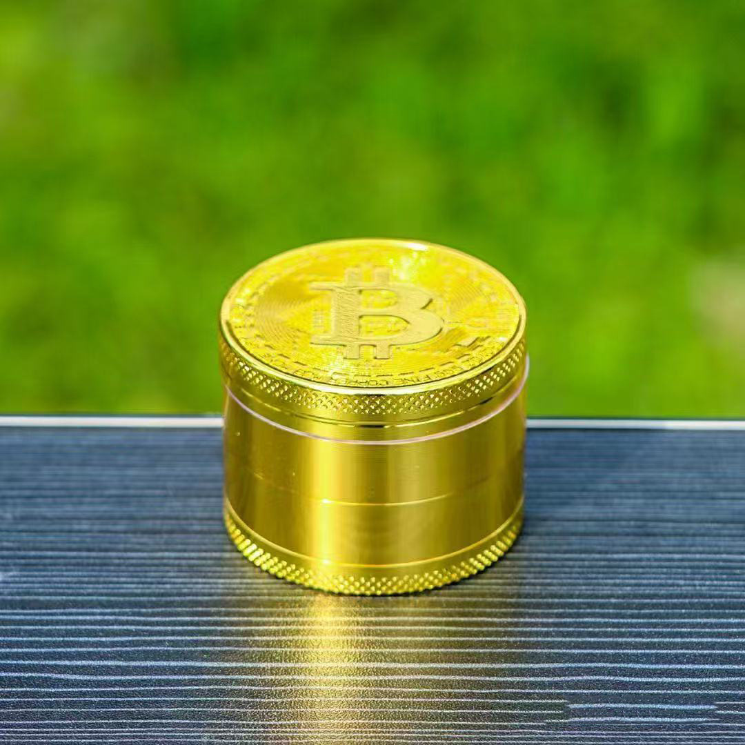 Bitcoin Molinillo de monedas de oro 50MM Molinillo de monedas de metal plano de color dorado de cuatro capas Grinder