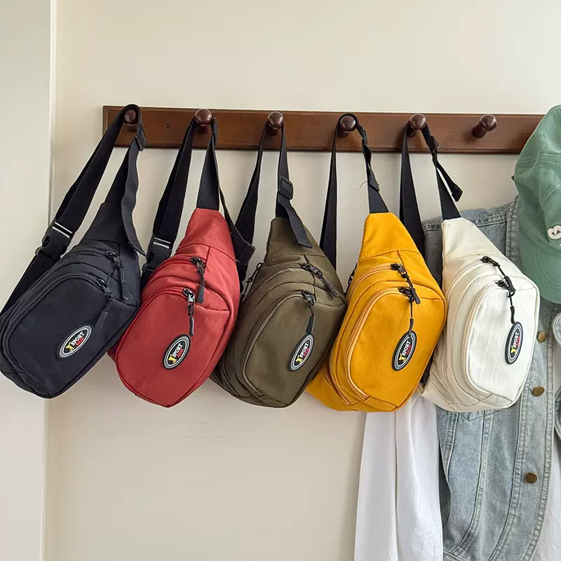 韩版潮酷男童胸包洋气字母休闲运动小孩腰包2025新款外贸儿童包包