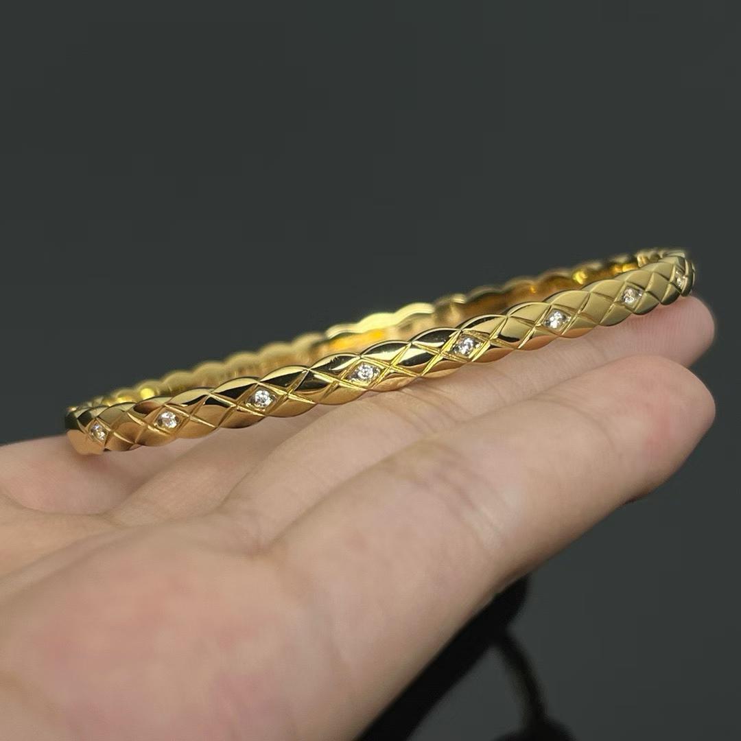 With diamond pattern, golden