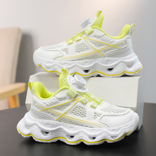 �W���R˹������}��ͯ�ļ��ξW�\��Ь͸��Ůͯ�д�ͯ�Еr���ϵ�Ь