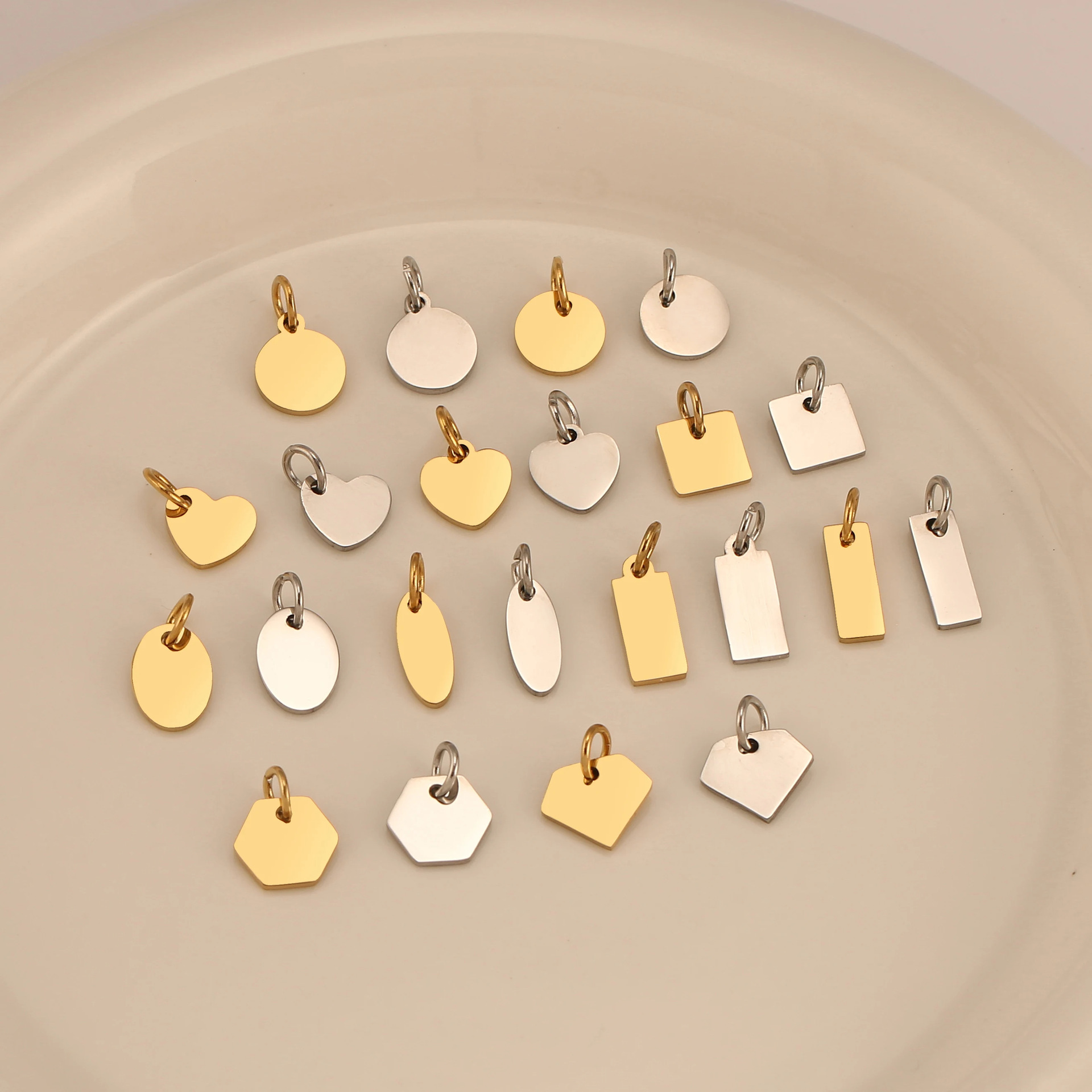 3g Weight Pendant Jewelry Making Type Real Gold Plated Plating Material 5 PCS/Package Quantity 304 Stainless Steel Material Heart Shape, Rectangle Pattern Simple Style Style Plating Craft 5 PCS/Package Stainless Steel Heart Shape Rectangle Polished Pendant Tail Plate 3