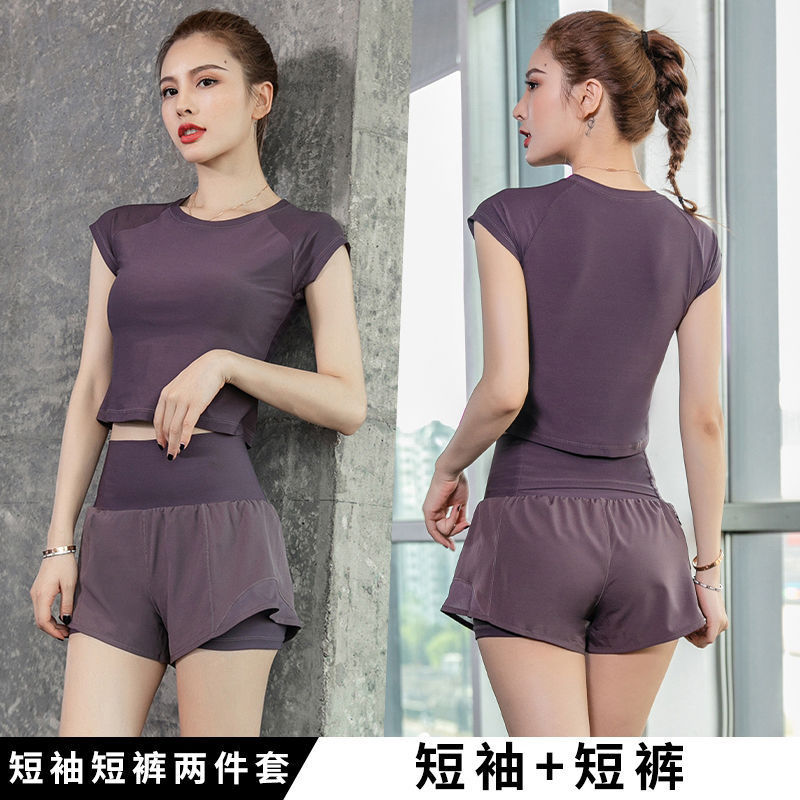 Trajes deportivos de yoga para mujeres verano nuevo 2025 nuevo abrigo con cojín de pecho secado rápido falso dos pantalones comercio exterior