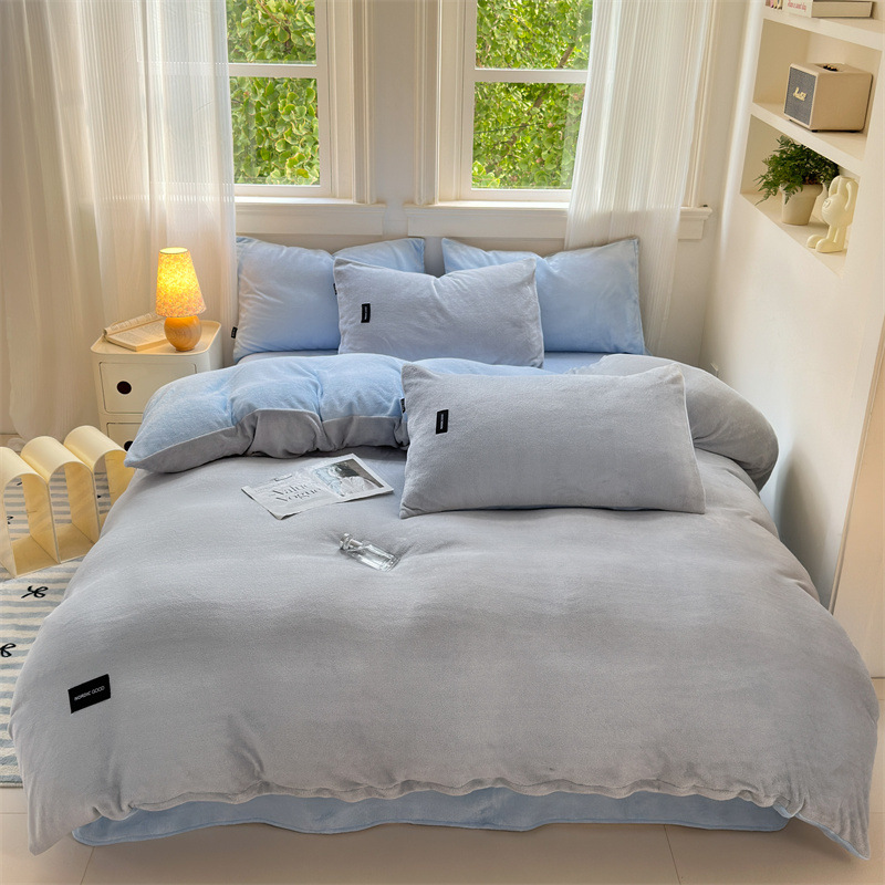 Parure de lit quatre pièces en velours de lait pour maternité_voghion.com