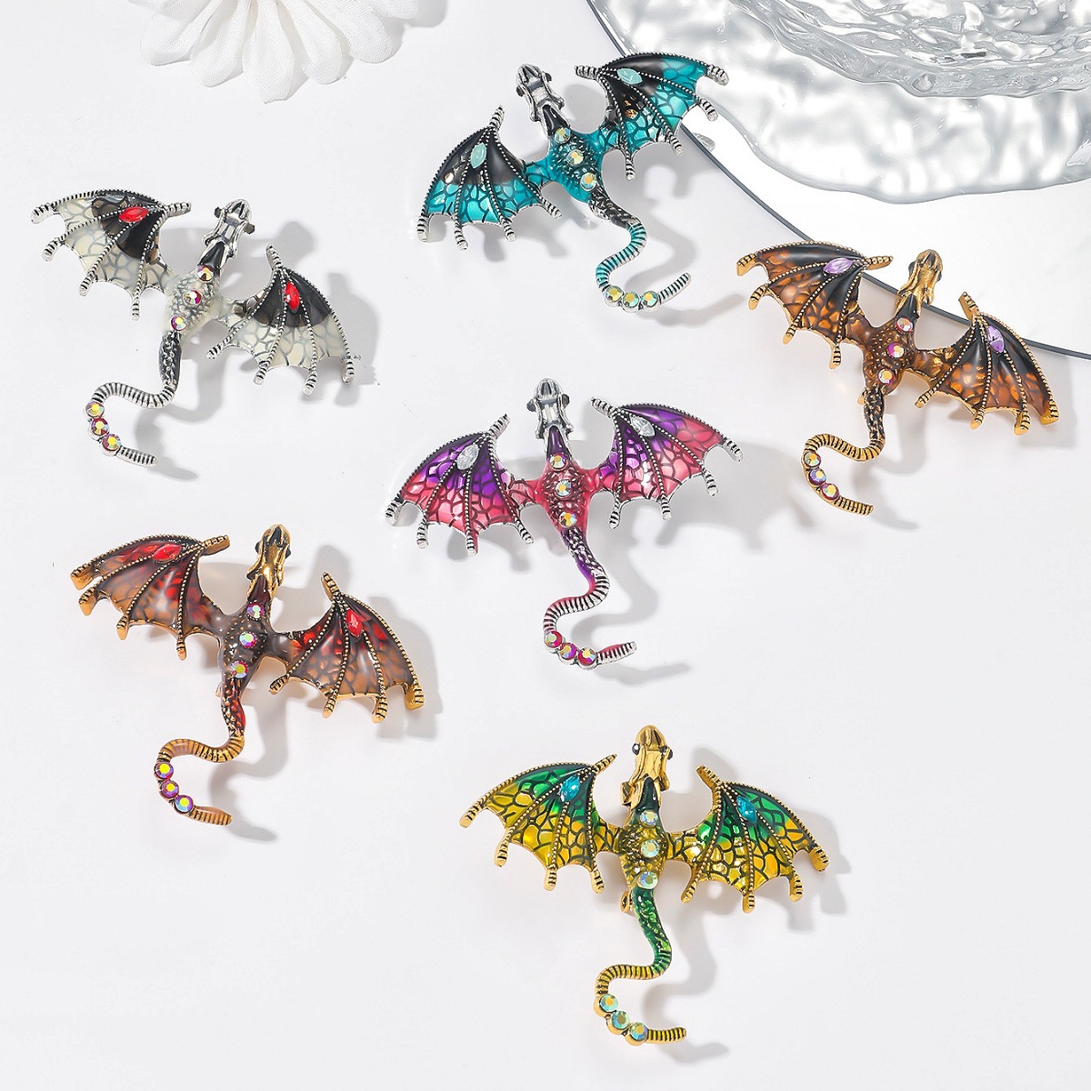 Cross-border nuevo retro goteo aceite de dibujos animados flying dragon broche de los hombres traje personalizado abrigo accesorios pin joyería al por mayor