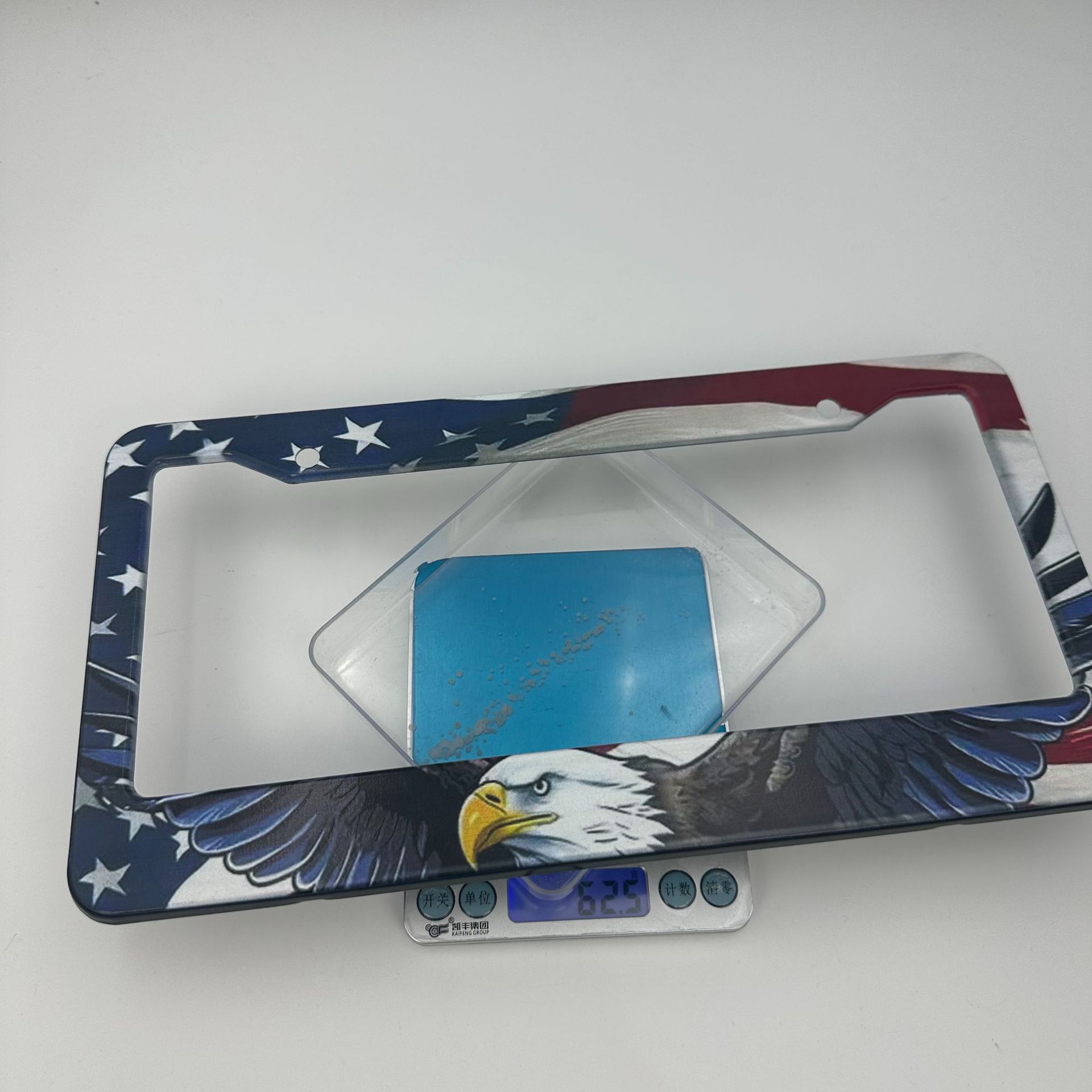 American Standard Aluminum Alloy License Plate Frame with Personalized Flying Eagle Full-Print Design, Thickened and Anti-Detachment, Export License Plate Holder, Customizable