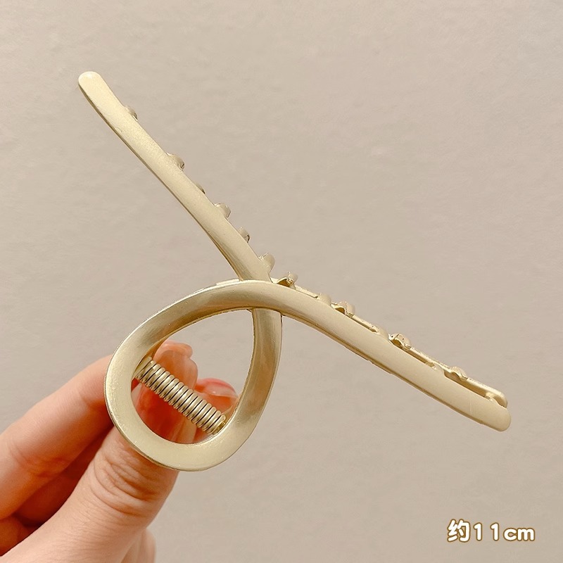 South Korean internet celebrity metal hair clip with a large shark clip on the back of the head, elegant temperament, 2023 new hair accessory for women