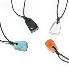 欧美跨境天然水晶不规则无事牌吊坠红东陵玉石几何体挂饰配饰批发