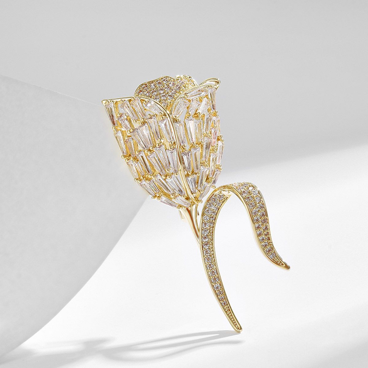 Spilla a tulipano con diamanti elegante spilla da risvolto_voghion.com