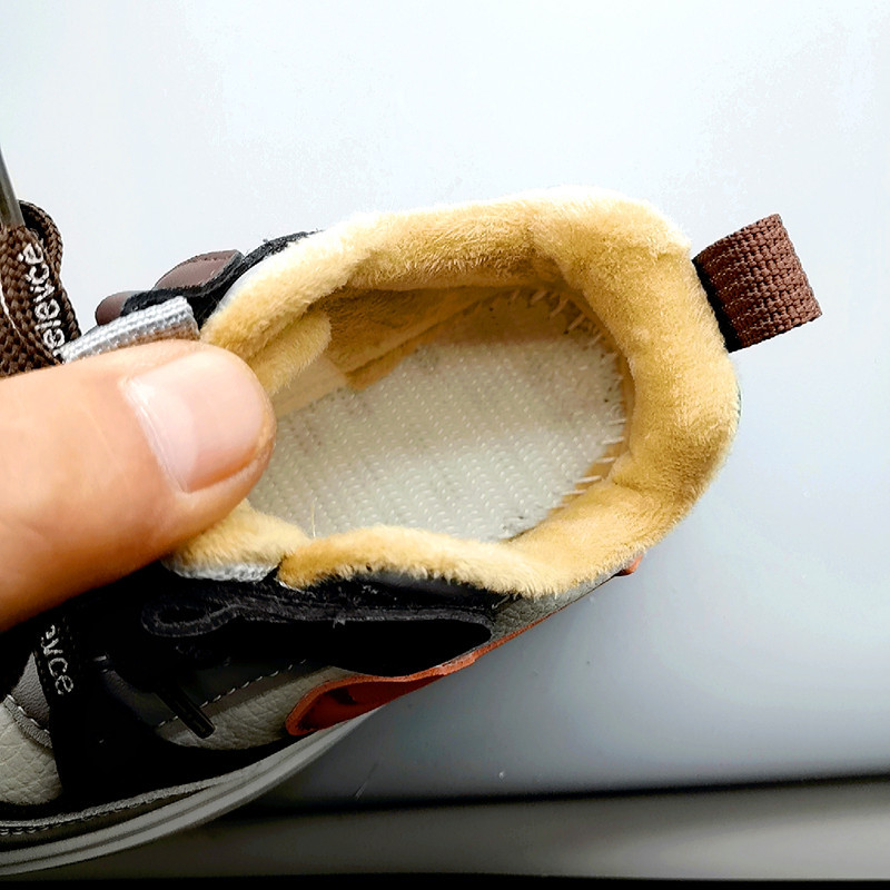 Yulezi cuero algodón 2025 nuevos zapatos deportivos para niños de tamaño medio y grande con suela ligera giratoria zapatos para niños zapatos de correr para niños