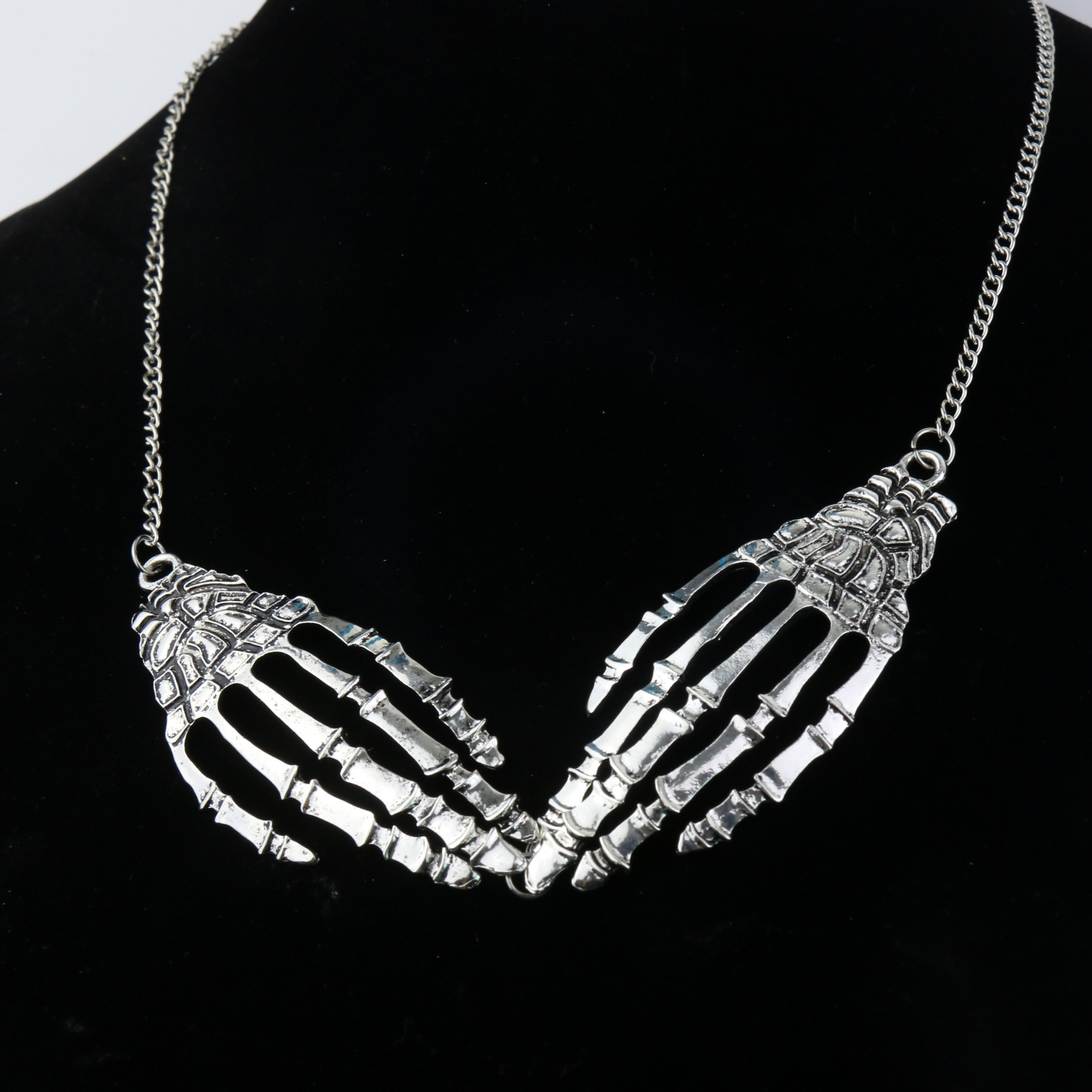 Collier à griffes de crâne d'Halloween à vendre à chaud, accessoire de cosplay rétro exagéré punk en métal transfrontalier_voghion.com