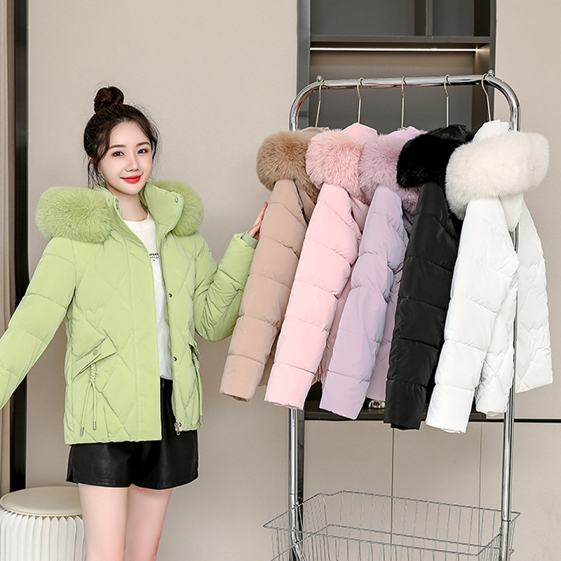 2024 ropa de invierno nueva chaqueta de algodón de pluma delgada con capuzas de cuello de cabello grande chaqueta de algodón de mujer chaqueta corta de algodón gruesa