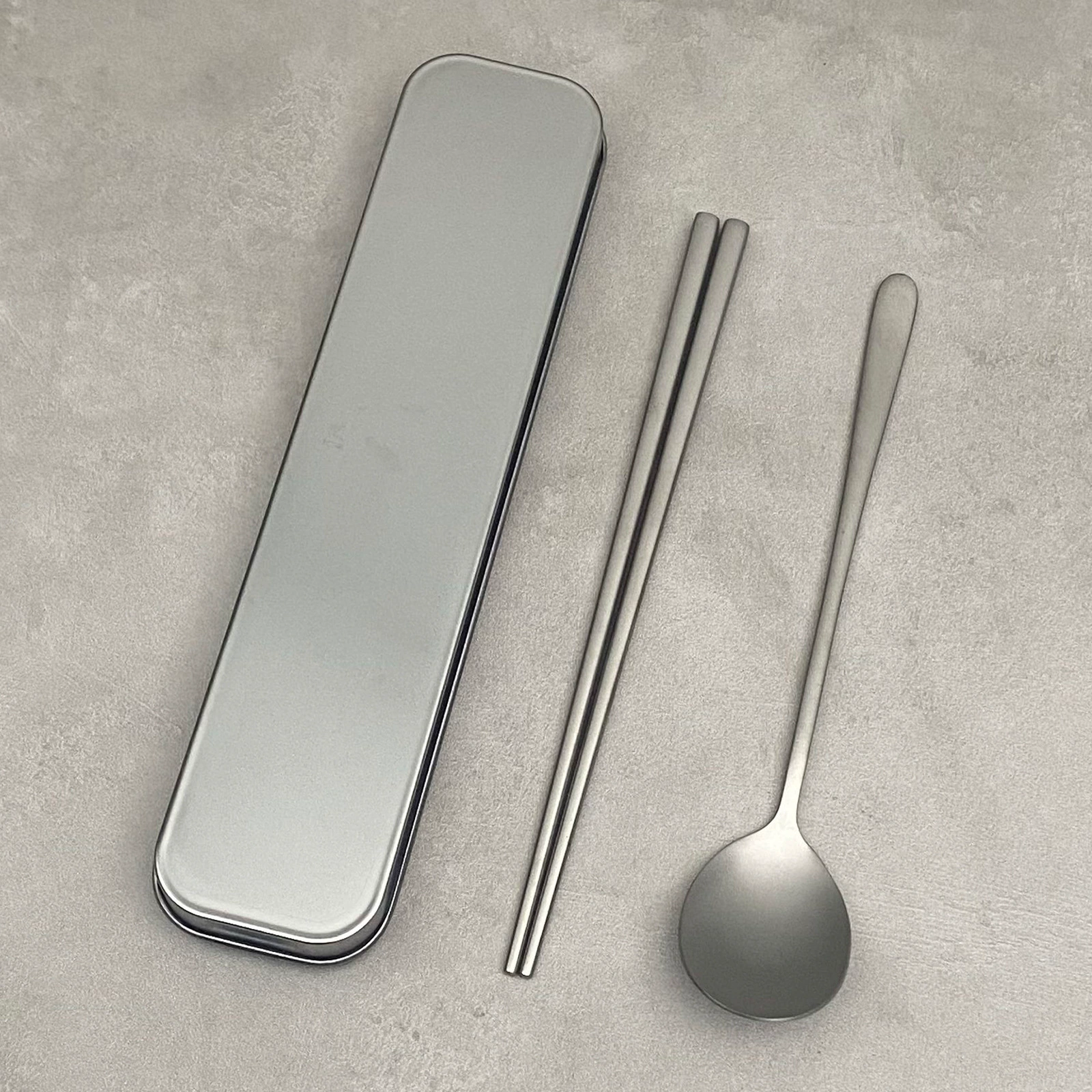 Набор из двух предметов: титановая посуда для очистки воды и удобный контейнер из нержавеющей стали 304 с защитой от скольжения и ожогов, портативный, для детей и студентов, для использования на улице.