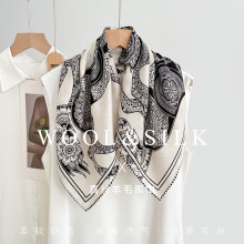 丝毛提花围巾女春秋新款双面异色真丝羊毛披肩轻奢高级感保暖方巾