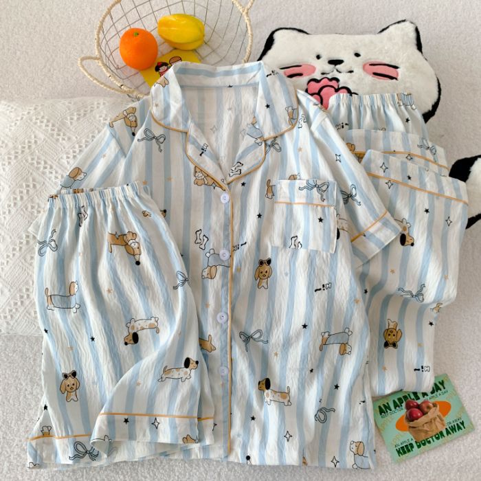 Al por mayor transfronterizo nuevo pijama de mujer tres piezas cardigan con solapa mangas cortas pantalones cortos KT gato dibujos animados cubierta de ropa doméstica