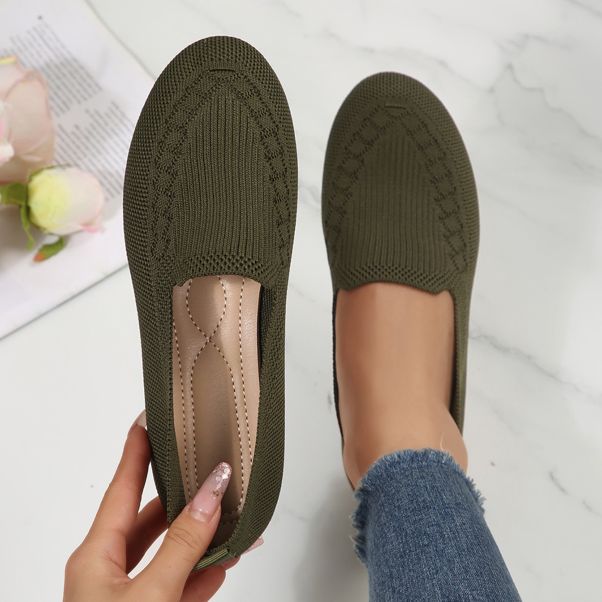 女式时尚大码单鞋圆头舒适平底纯色浅口一脚蹬休闲妈妈鞋