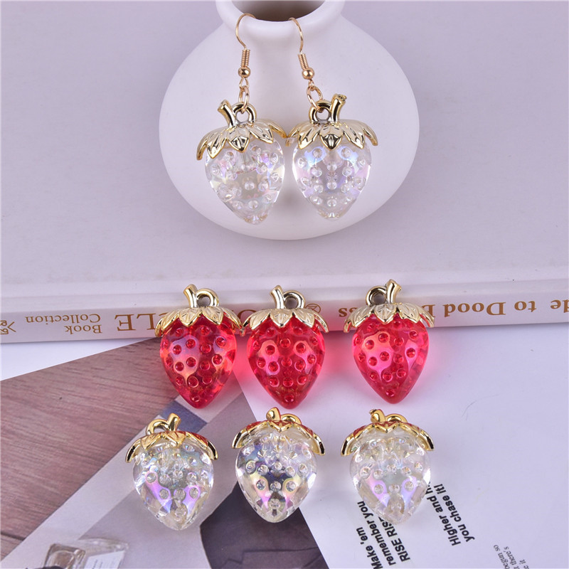 10 PCS/Package Quantity 10 PCS/Package 23*32mm Resin Strawberry Pendant