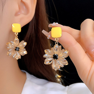 Daisy Flower Crystal Earrings