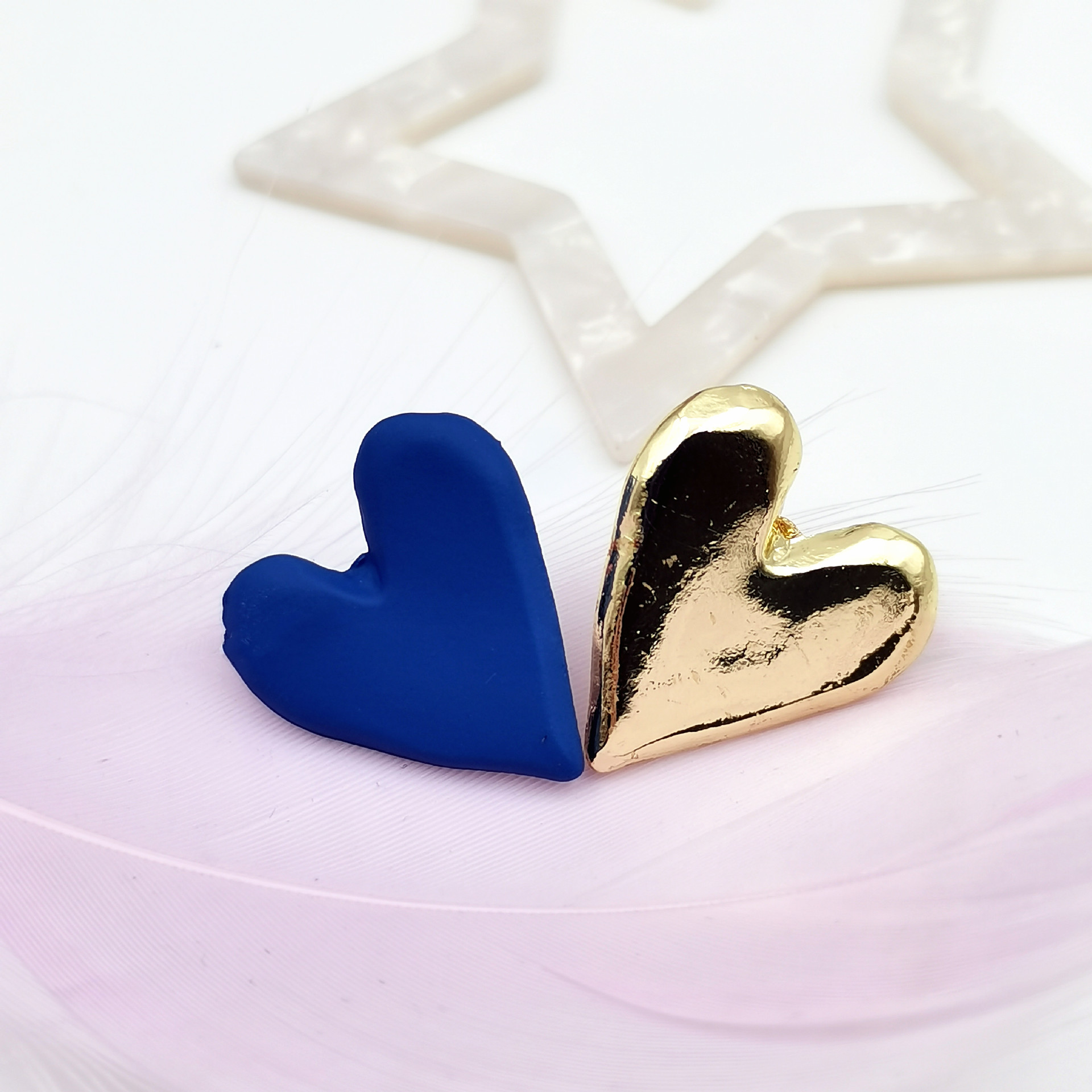 Fashion Heart Shape Alloy Stoving Varnish Ear Studs display picture 6