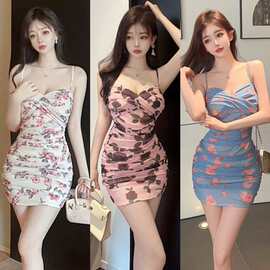 3893甜辣风设计感褶皱碎花吊带连衣裙女纯欲性感收腰显瘦包臀短裙