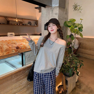 ����б�����ȴ�Ů�߼��д���2025���¿��ɫһ�ּ�¶���L��t��