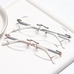 新型ファッション超軽量フレームレスエッジ防止ブルーレイ女性老眼鏡女性素顔痩せ度近視眼鏡