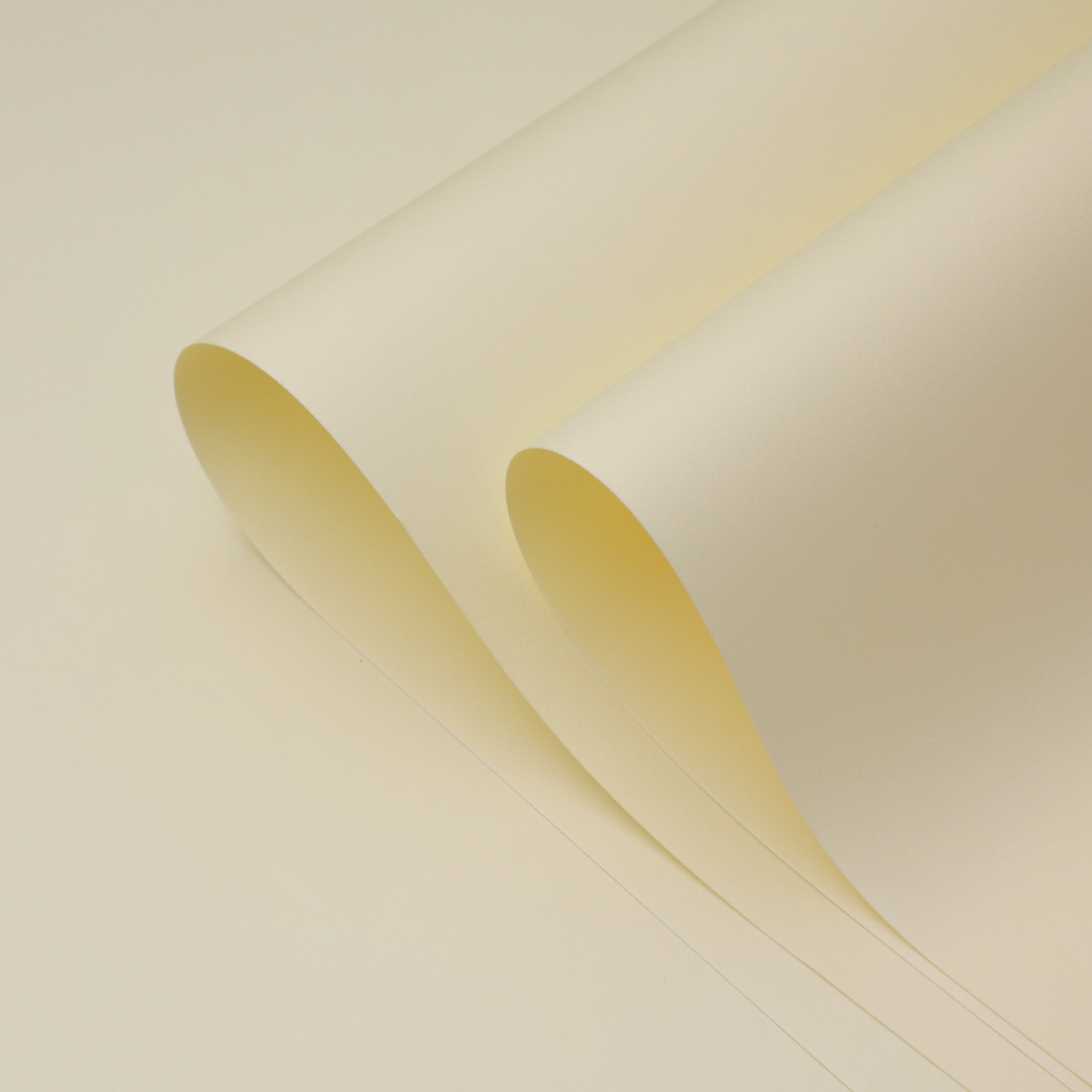 Papel sin madera amarillo sol de 150 g/m², 44*58 cm, 10 hojas; un paquete
