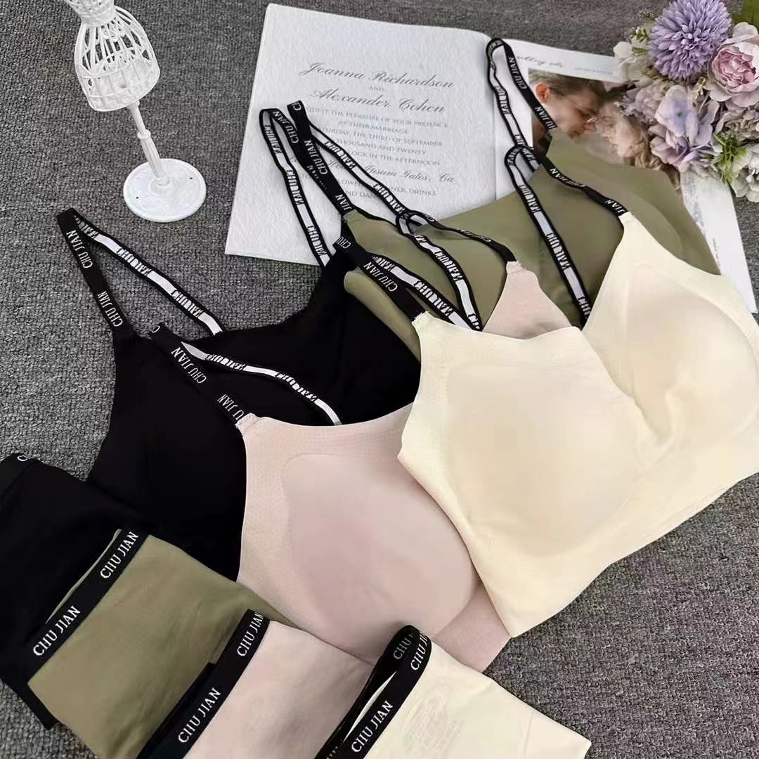 Nueva ropa interior sin marcas para mujeres Pequeño pecho anti-caída delgada sin anillo de acero cómodo bra set