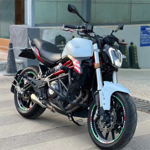 The new Benelli Huanglong 300 motorcycle BN600CC sports car heavy machine double-cylinder EFI water-cooled road racing street car