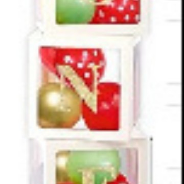 3 cajas blancas más 4 juegos de letras de oro en polvo ONE