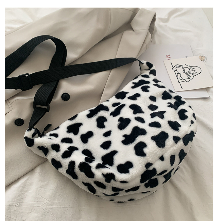 Cow Pattern Plush Messenger Shoulder Bag display picture 7