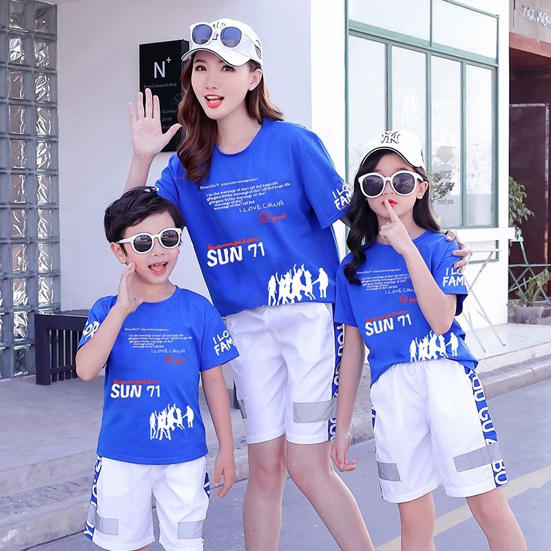 Trendy family outfits for three or four people, 2026 autumn new style, trendy mother-son and mother-daughter outfits, kindergarten sportswear sets.