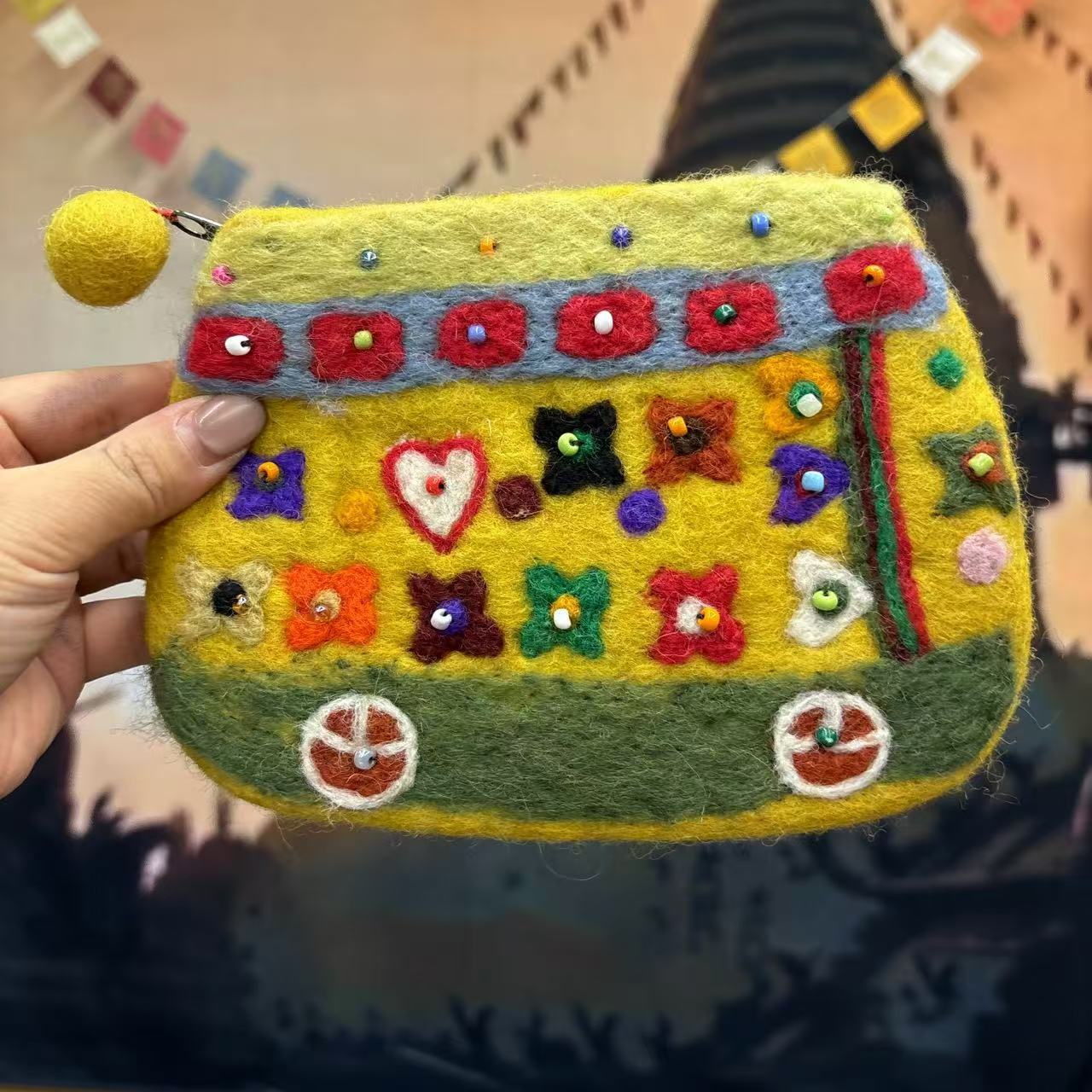 노란색(색상은 무작위로 배열됨)