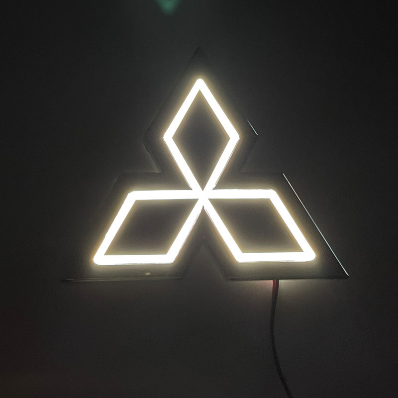 Aplicable a mitsubishi goran lanse lingshuai junge logo l coche 5d luminoso led luz trasera