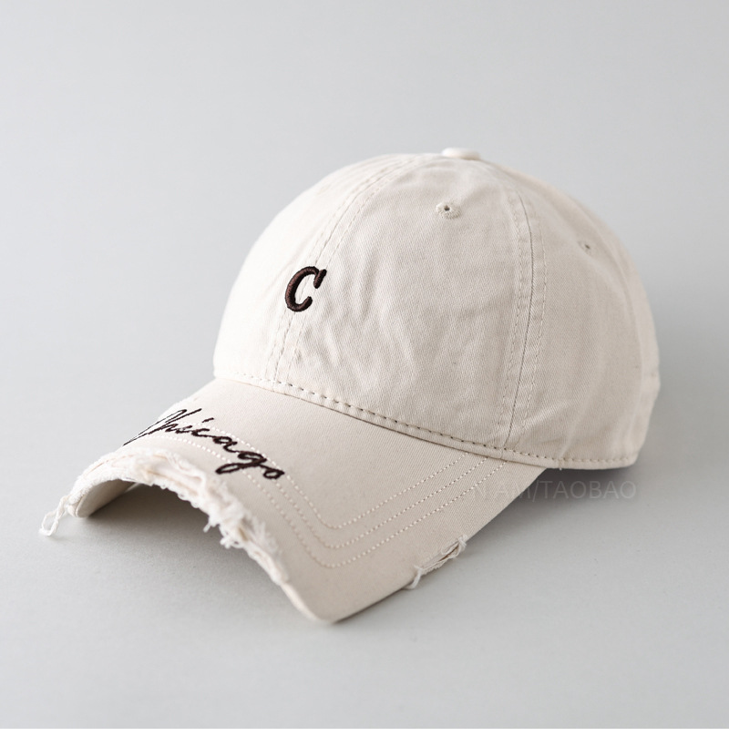 깨진 처마 작은 C 로고 야구 모자 오프화이트