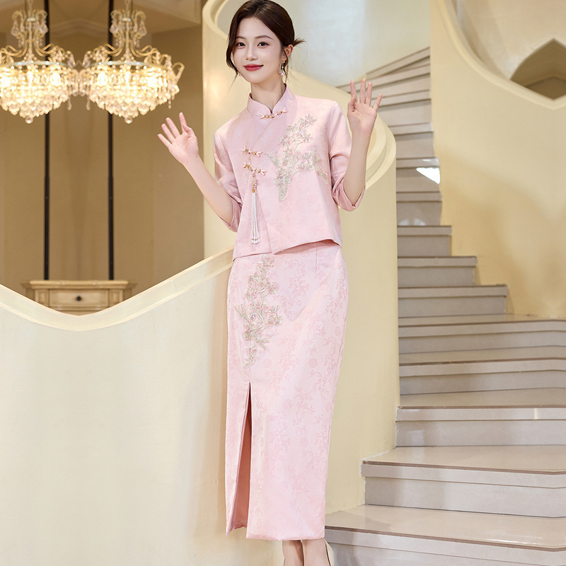 Women's 2025 Jacquard Improved Autumn and Winter Pink Suit, Fashionable New Chinese Style Slimming Dress, Embroidered Qipao
