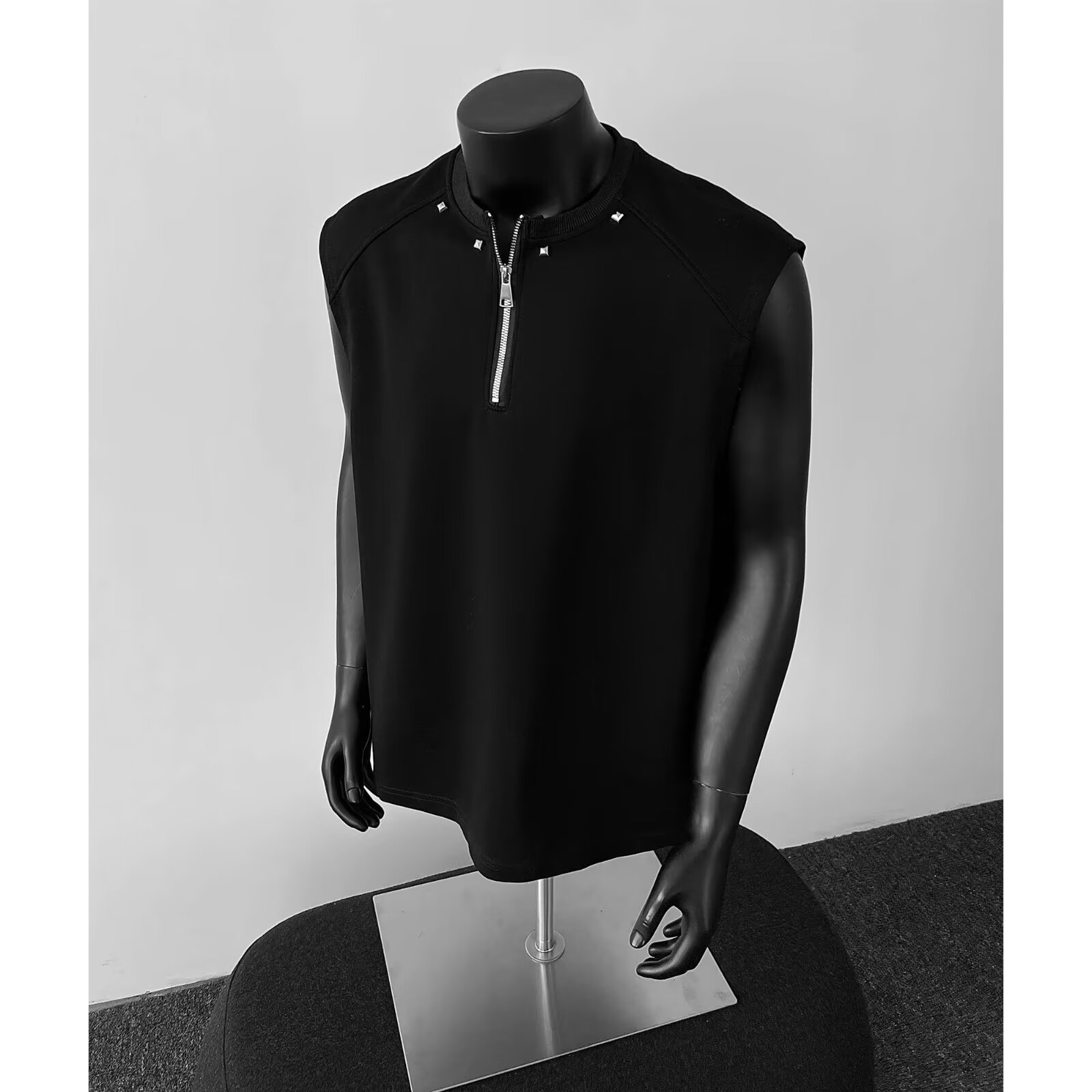 Cleanfit Men's Half-Zip Vest with Rivet Design, American High Street Style, Sleeveless T-Shirt, Sports Vest