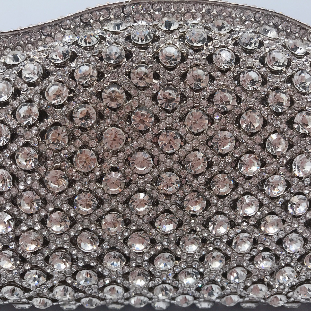 Bolsa de cena con diamantes transfronterizos no vacío caja dura de metal bolso de diamantes vestido de banquete bolso de mano bolso de mujer bolso de cadena